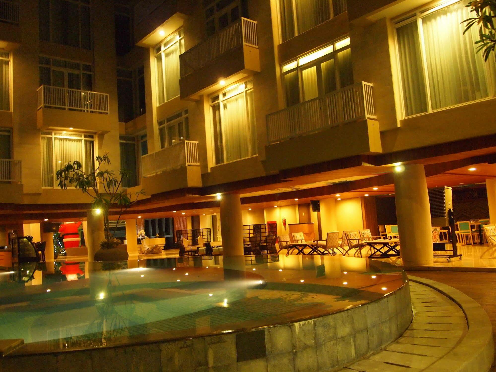 Bedrock Hotel Kuta Kuta  Luaran gambar
