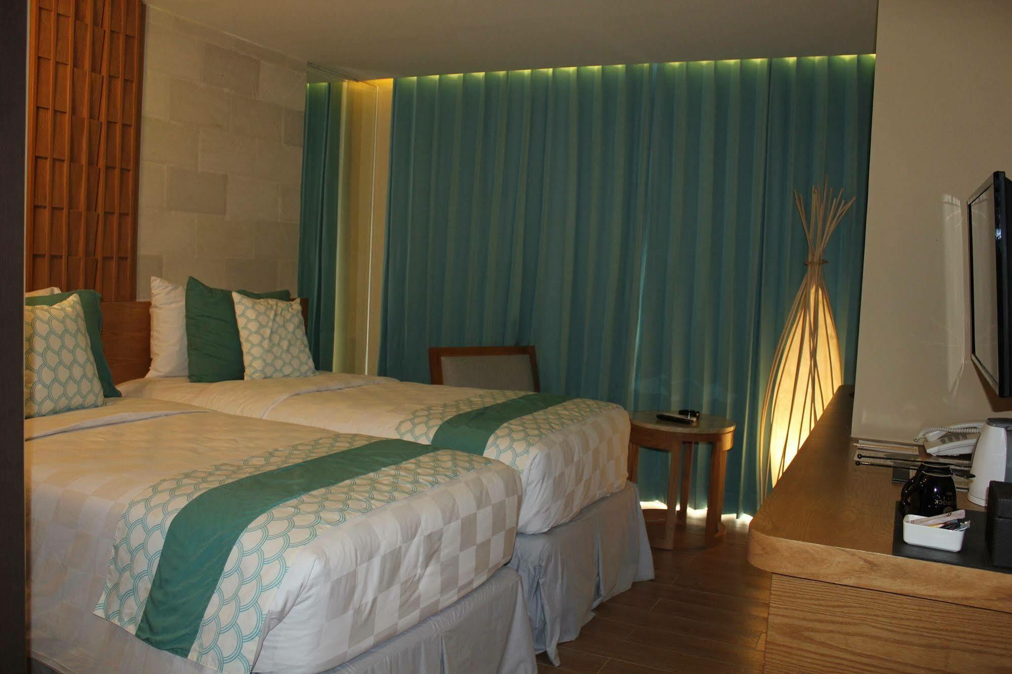 Bedrock Hotel Kuta Kuta  Luaran gambar