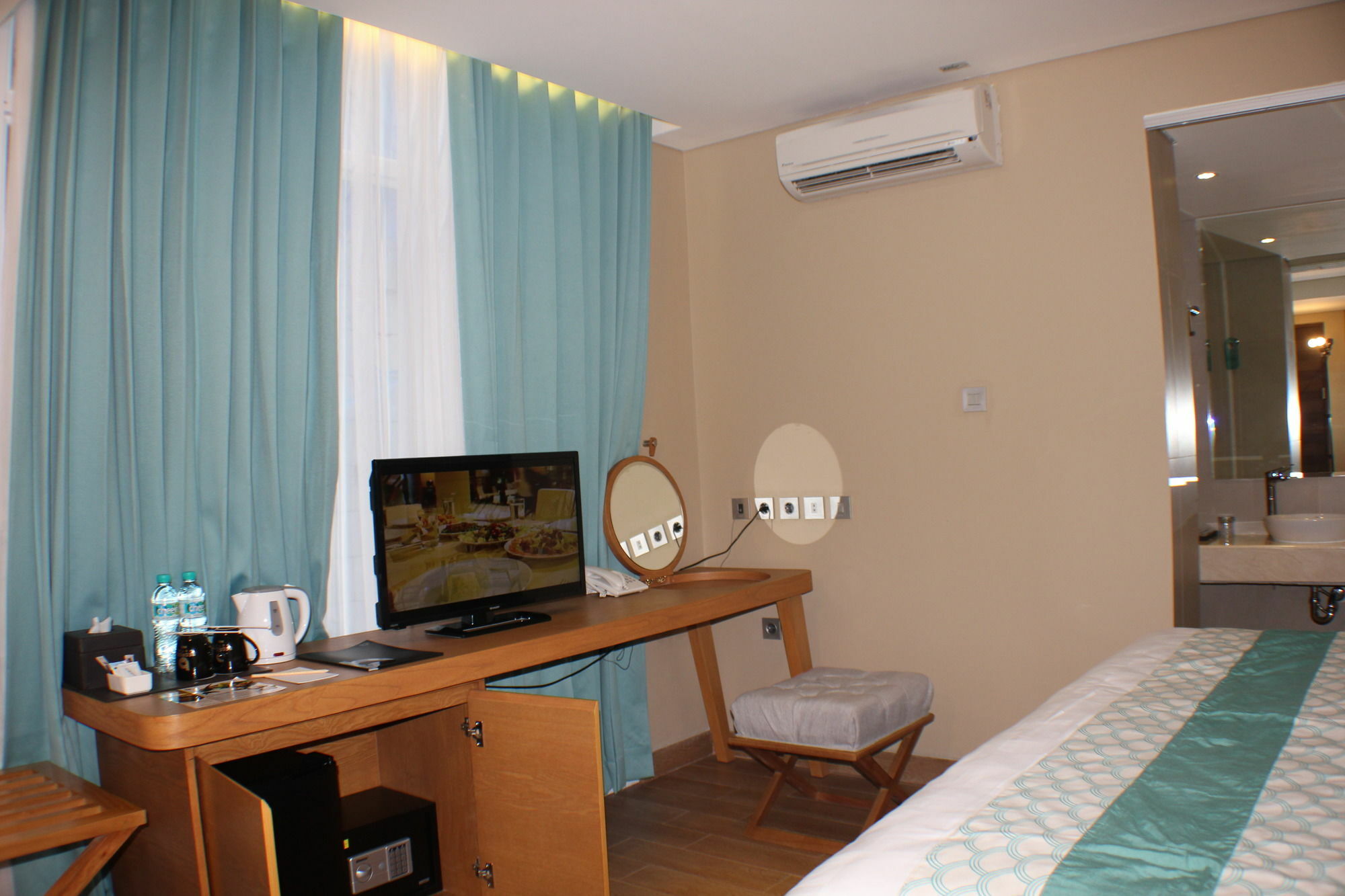 Bedrock Hotel Kuta Kuta  Luaran gambar